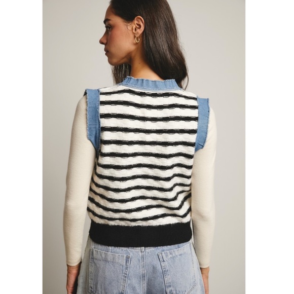 🌟 “The Eleanor" Striped Denim Trim Knit Vest - Picture 2 of 3